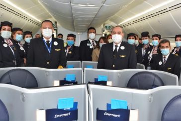 وزير الطيران يقود أول رحلة ل مصر للطيران  