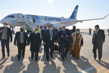 وصول أولي رحلات مصر للطيران إلي مطار الخارجة بالوادي الجديد