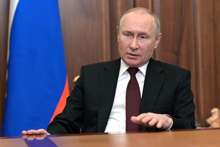 الرئيس الروسي فلاديمير بوتين يأذن بعملية عسكرية خاصة في شرق أوكرانيا
