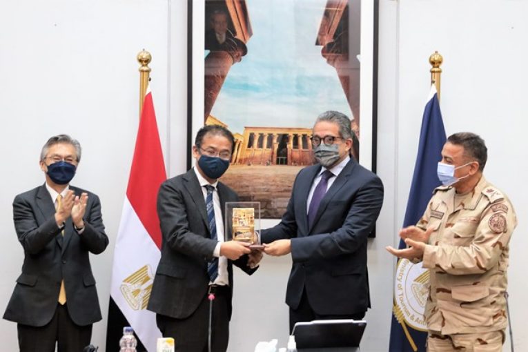 اللجنة المصرية اليابانية للمتحف المصري الكبير تجتمع لمراجعة الأعمال علي أرض الواقع