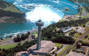 السياحة في كندا تستعد لاستقبال السائحين الدوليين مع تخفيف قيود السفر