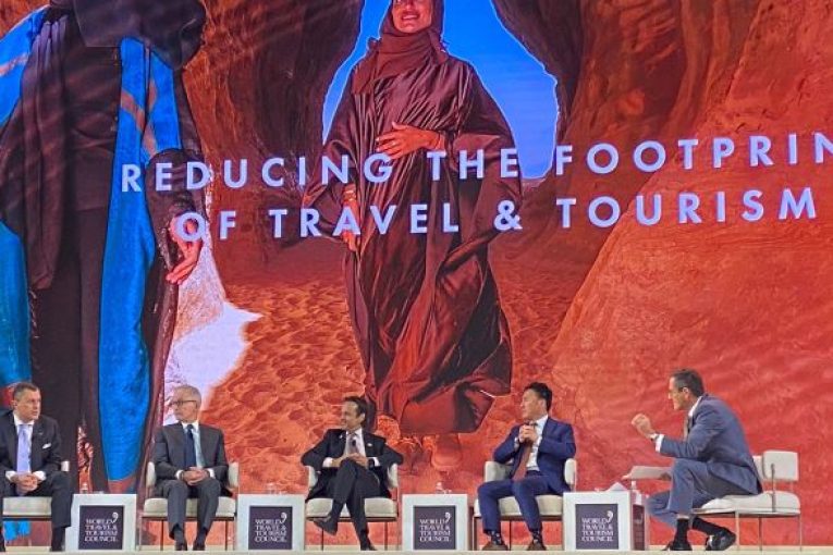عيسى وزير سياحة مصر يشارك في الجلسة الافتتاحية لقمة المجلس الدولي للسفر والسياحة