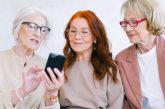 فوائد الهواتف المحمولة لكبار السن