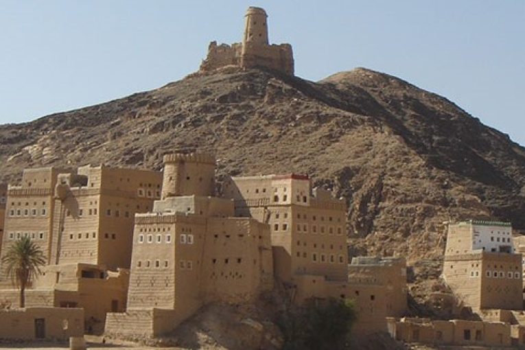 كارثة : خبراء حوثيين ينبشون آثار مملكة "نشان" في الجوف اليمنية