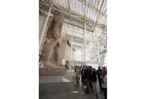 عيسى يتفقد آخر مستجدات العمل بالمتحف المصري الكبير