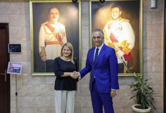 وزير السياحة والآثار يلتقي نائب وزير الخارجية والتعاون الدولي الإيطالي