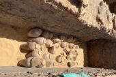 الكشف عن المئات من جرار النبيذ بمقبرة الملكة مريت بمنطقة أبيدوس