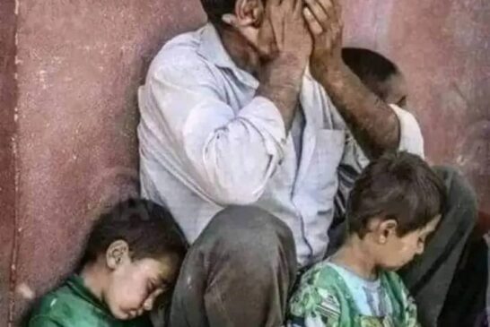الصحفي اليمني عبد الغني اليوسفي يعتذر لأطفاله الثـلاثة عن عجزه الشديد مواصلة تعليمهم