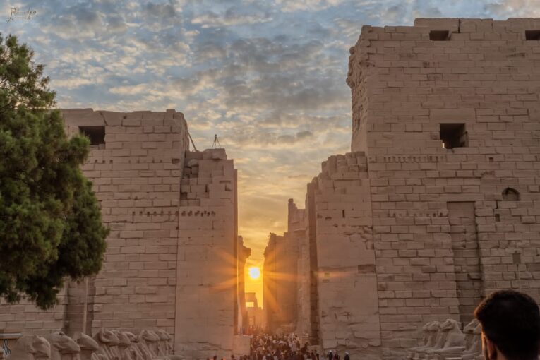 معابد الكرنك تشهد ظاهرة تعامد الشمس على المحور الرئيسي لمعبد أمون رع