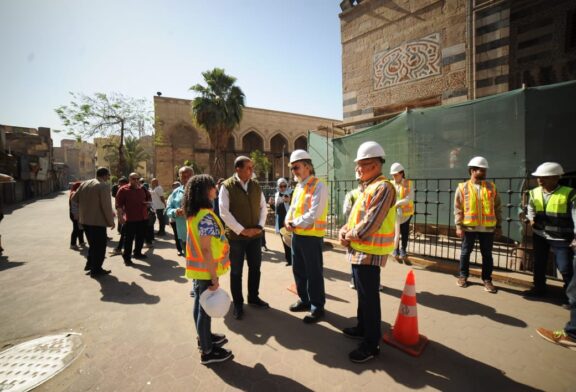 مسؤولو الأعلى للأثار و المعونة الأميركية يتفقدون المواقع الأثرية بمنطقة الدرب الأحمر بالقاهرة التاريخية