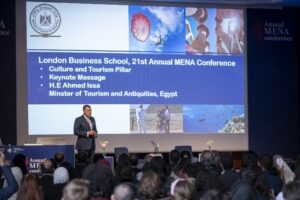 وزير السياحة والآثار يتحدث عن آفاق السياحة المصرية في مؤتمر "مسارات الازدهار " بكلية لندن للأعمال