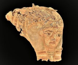 الكشف عن مقابر عائلية من العصور المتأخرة واليونانية والرومانية في ضريح الأغاخان بأسوان