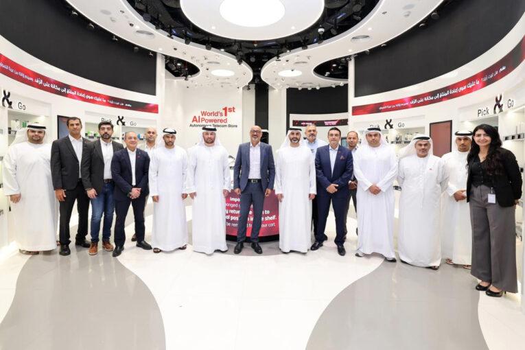 e& UAE continues to transform retail opening the second AI-powered EASE store in Dubai Mall