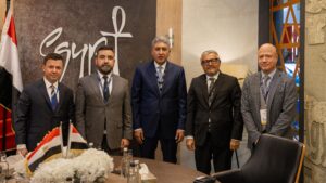 وزير السياحة والآثار يعزز التعاون السياحي الدولي في سوق السفر العالمي لندن 2024