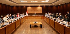 وزير السياحة والآثار يبحث سبل تطوير التعليم والتدريب مع عمداء كليات السياحة والفنادق