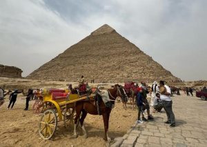 وزير السياحة والآثار يتابع التشغيل التجريبي لتطوير منطقة الأهرامات