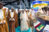 حاكم الشارقة يوقّع موسوعته التاريخية 