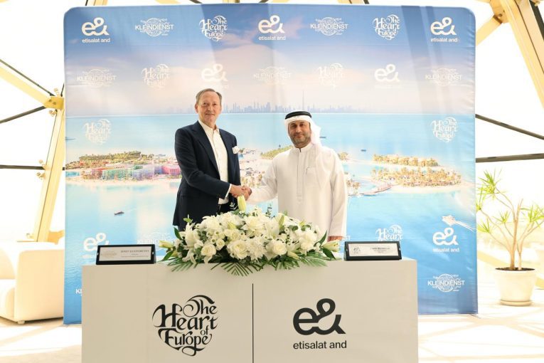 شراكة بين "e& الإمارات" ومجموعة "كلايندينست" لإطلاق تجربة ضيافة فاخرة مدعومة بالتكنولوجيا في مشروع "قلب أوروبا"