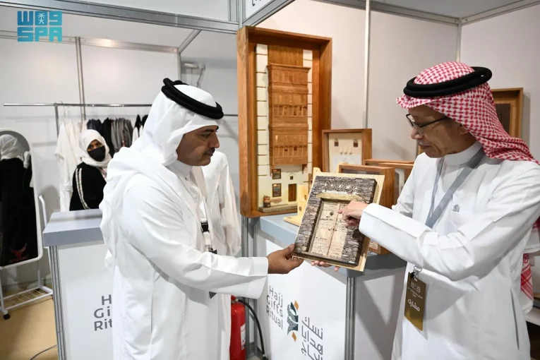 معرض "نسك هدايا الحاج" بغرفة مكة يبرز إبداع الحرفيين والحرفيات السعوديين