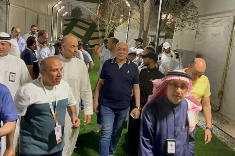 استعدادًا للتصعيد إلى عرفات: تفويج حجاج السياحة من المدينة إلى مكة ومراجعة نهائية للمخيمات