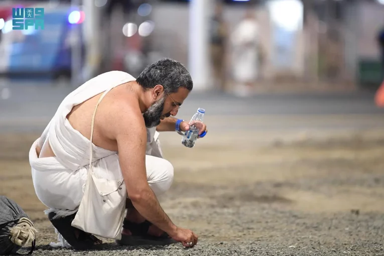 "حصى الخذف".. سنة نبوية تُجسّد التيسير والاتباع في شعيرة رمي الجمرات