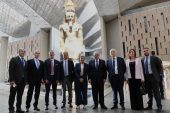 نواف سلام رئيس الوزراء اللبناني يزور المتحف المصري الكبير ويشيد بعظمة الحضارة المصرية