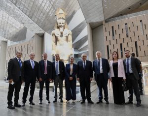 نواف سلام رئيس الوزراء اللبناني يزور المتحف المصري الكبير ويشيد بعظمة الحضارة المصرية