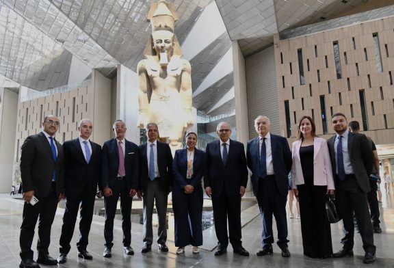 نواف سلام رئيس الوزراء اللبناني يزور المتحف المصري الكبير ويشيد بعظمة الحضارة المصرية